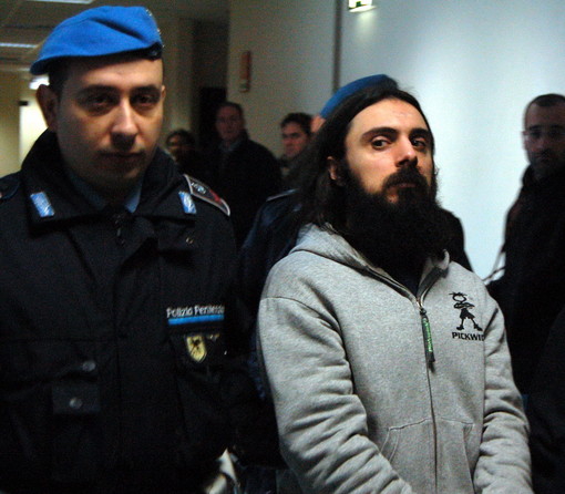 Processo a Luca Delfino a Genova: iniziata la camera di consiglio, oggi rischia 25 anni di carcere Processo a Luca Delfino a Genova: iniziata la camera di consiglio, oggi rischia 25 anni di carcere