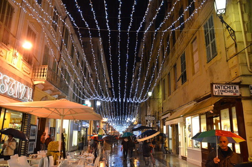 Sanremo: il Comune al lavoro per installare le luminarie natalizie anche nelle frazioni e nei quartieri periferici