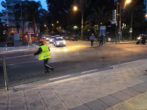 Sanremo: la 'rotonda' della Foce in dirittura d'arrivo, ieri sera iniziati i lavori di superficie, segnato il centro (Foto)