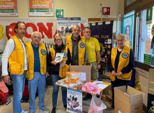 Raccolta alimentare per aiutare famiglie in difficoltà: il service del Lions Club Bordighera Capo Nero Host (Foto)