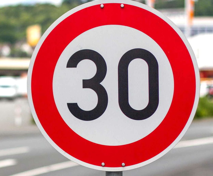 Ventimiglia: crolla un parapetto sulla ex Statale 20, limite di velocità tra Trucco ed Airole Ventimiglia: crolla un parapetto sulla ex Statale 20, limite di velocità tra Trucco ed Airole