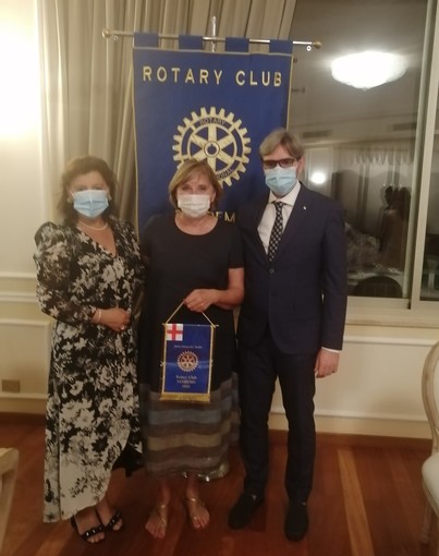 Laurence Navalesi, assessore alle politiche transfrontaliere di Nizza, ospite del Rotary Club Sanremo Laurence Navalesi, assessore alle politiche transfrontaliere di Nizza, ospite del Rotary Club Sanremo
