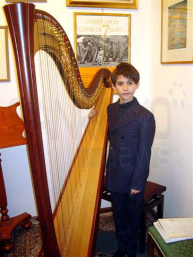 Cervo: Leonardo Zaccarelli, giovanissimo talento dell’arpa si esibisce domenica prossima all'auditorium di Santa Caterina Cervo: Leonardo Zaccarelli, giovanissimo talento dell’arpa si esibisce domenica prossima all'auditorium di Santa Caterina