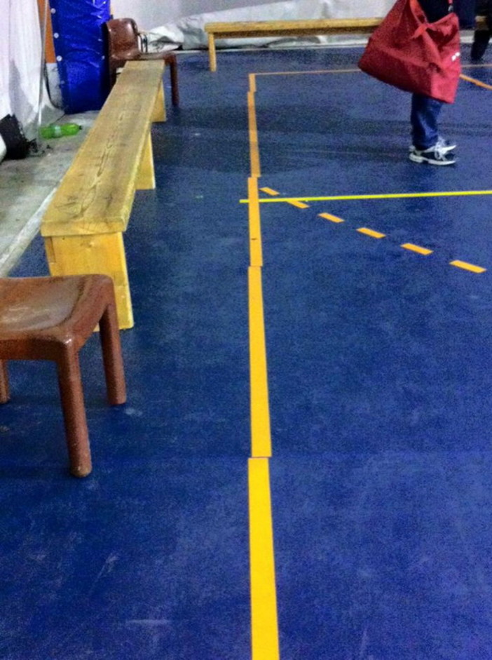 Ventimiglia: strisce dei campi non allineate alla palestra 'Biancheri', le proteste di atleti e genitori