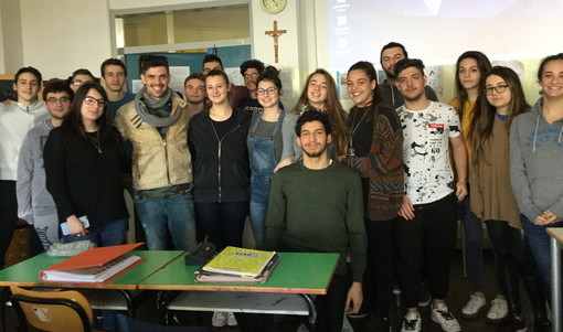 Gli studenti dell’istituto “Ruffini Aicardi” sede agraria di Sanremo hanno incontrato questa mattina il cantante Lorenzo Baglioni Gli studenti dell’istituto “Ruffini Aicardi” sede agraria di Sanremo hanno incontrato questa mattina il cantante Lorenzo Baglioni