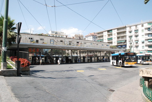 Accordo non senza polemiche tra i sindacati per la cassa integrazione alla Riviera Trasporti Accordo non senza polemiche tra i sindacati per la cassa integrazione alla Riviera Trasporti