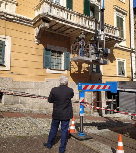 Ventimiglia: recupero balconata e altri interventi alla stazione dei Carabineiri nel centro storico