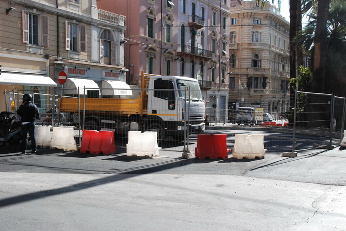 Sanremo: taxi nuovamente al 'Rigolè' ma c'è bisogno di una nuova asfaltatura Sanremo: taxi nuovamente al 'Rigolè' ma c'è bisogno di una nuova asfaltatura