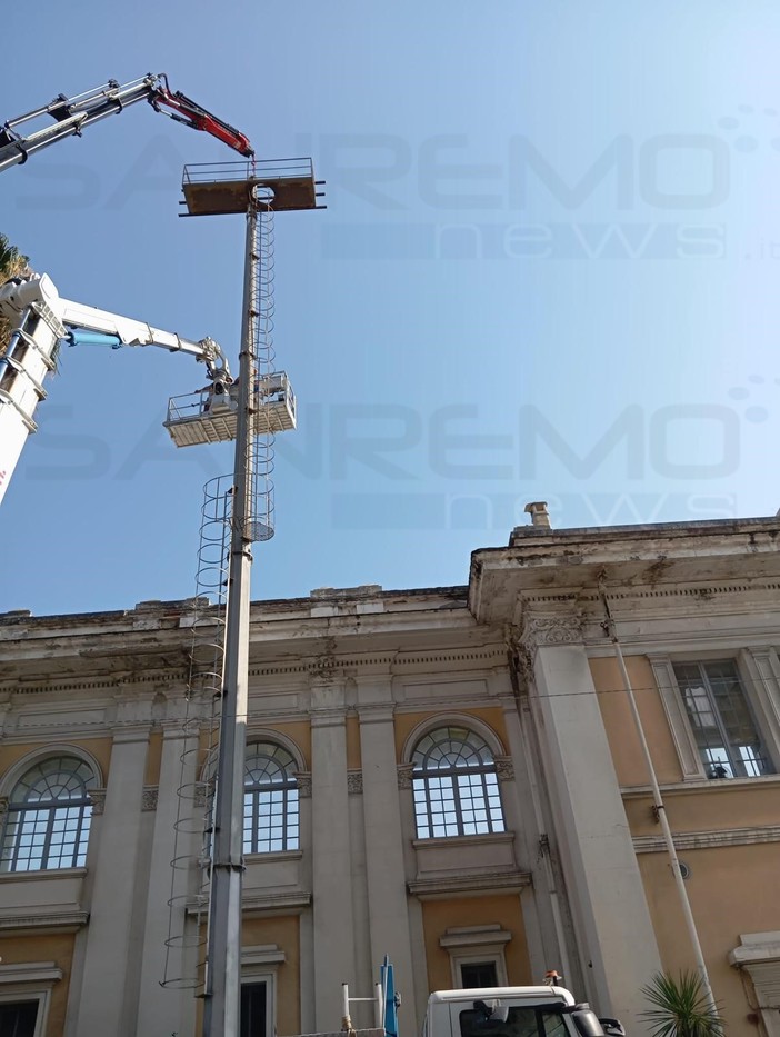 Sanremo: partono i lavori per la messa in sicurezza delle torri faro del Comunale, finanziamento di 300 mila euro Sanremo: partono i lavori per la messa in sicurezza delle torri faro del Comunale, finanziamento di 300 mila euro