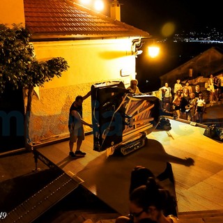 Cervo: minaccia pioggia e a tempo di record il Festival di Musica da Camera si sposta all'interno (Foto e Video)