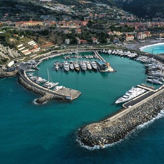 Ventimiglia: iniziati oggi i lavori per la realizzazione dell’opera di difesa della costa di Punta della Rocca (Foto) Ventimiglia: iniziati oggi i lavori per la realizzazione dell’opera di difesa della costa di Punta della Rocca (Foto)