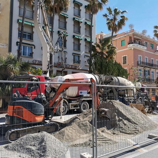Bordighera: l'annuncio del Sindaco, entro l'inizio di giugno terminerà il cantiere di piazza della Stazione (Foto)
