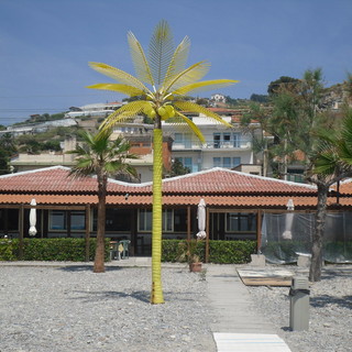 Spiagge e commercio in ginocchio da Ventimiglia a Bordighera: stabilimenti quasi deserti, colpa di crisi e meteo Spiagge e commercio in ginocchio da Ventimiglia a Bordighera: stabilimenti quasi deserti, colpa di crisi e meteo