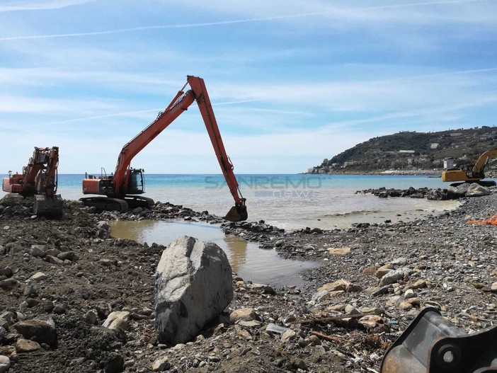 Sanremo e Ospedaletti, divieto di balneazione per guasto alla rete fognaria a Porto Sole