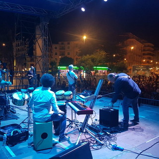 Sanremo: grande successo ieri sera a Pian di Nave per Luciano Del Gaudio e la sua Evolution Band (video)