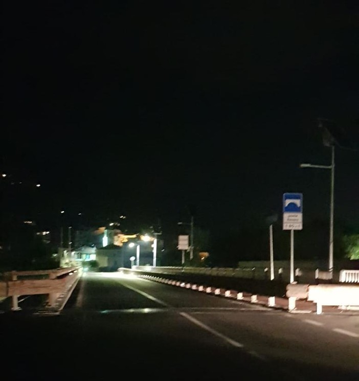 Il nuovo ponte di Bevera al buio durante la notte Il nuovo ponte di Bevera al buio durante la notte