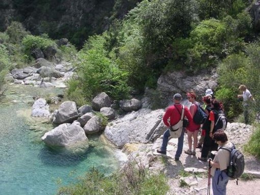 Rocchetta Nervina: bimbo di 9 anni cade ai 'Laghetti', intervento di 118, Croce Verde e Soccorso Alpino Rocchetta Nervina: bimbo di 9 anni cade ai 'Laghetti', intervento di 118, Croce Verde e Soccorso Alpino