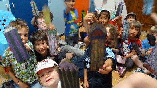 Apricale: sabato scorso nuovi lavoratori per i bambini con "Storie di desideri, matite e biciclette"