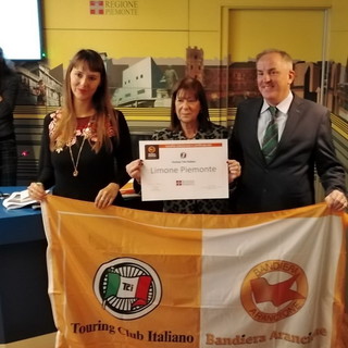 Rebecca Viale, Vice Sindaco di Limone Piemonte, e Beppe Carlevaris, Vice Presidente ATL del Cuneese, con l'Assessore Regionale al Turismo Vittoria Poggio Rebecca Viale, Vice Sindaco di Limone Piemonte, e Beppe Carlevaris, Vice Presidente ATL del Cuneese, con l'Assessore Regionale al Turismo Vittoria Poggio