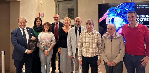 Sanremo, l’assessore Lombardi alla mostra “Visione Oltre la Luce 2.0”: un viaggio sensoriale che esalta i sensi Sanremo, l’assessore Lombardi alla mostra “Visione Oltre la Luce 2.0”: un viaggio sensoriale che esalta i sensi