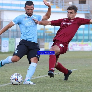 Nella foto Loreto Lo Bosco in azione: l'attaccante biancazzurro decisivo nell'azione del gol partita contro lo Scandicci