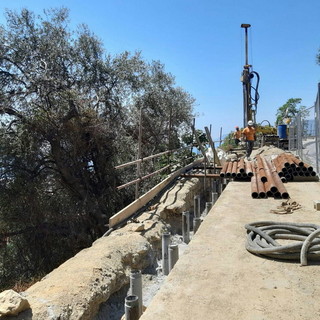 Bordighera: lavori urgenti al muro di via dei Colli, questa mattina sopralluogo del Sindaco (Foto)