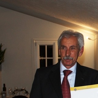 Nella foto, il neo Presidente Lorenzo Pino accanto al Past Governatore del Distretto ligure-piemontese, Paola Launo.