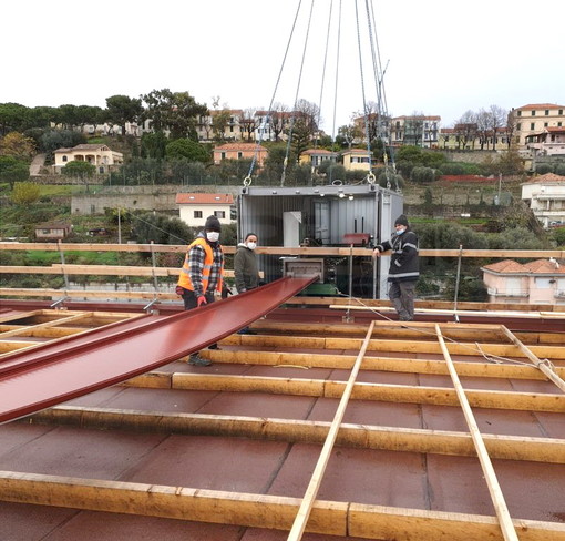 Sanremo: partiti i lavori di sistemazione al tetto del Mercato dei Fiori, termineranno entro fine gennaio (Foto)