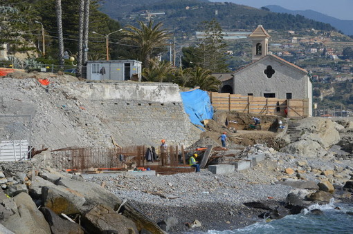 Bordighera: lavori alla rotonda di Sant'Ampelio e ritrovamento ossa, il Sindaco Giacomo Pallanca fa chiarezza (Foto e Video)