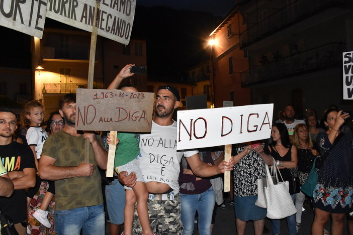 Appello ai cittadini e alle associazioni: le nostre vite e il nostro territorio valgono più di qualunque profitto Appello ai cittadini e alle associazioni: le nostre vite e il nostro territorio valgono più di qualunque profitto