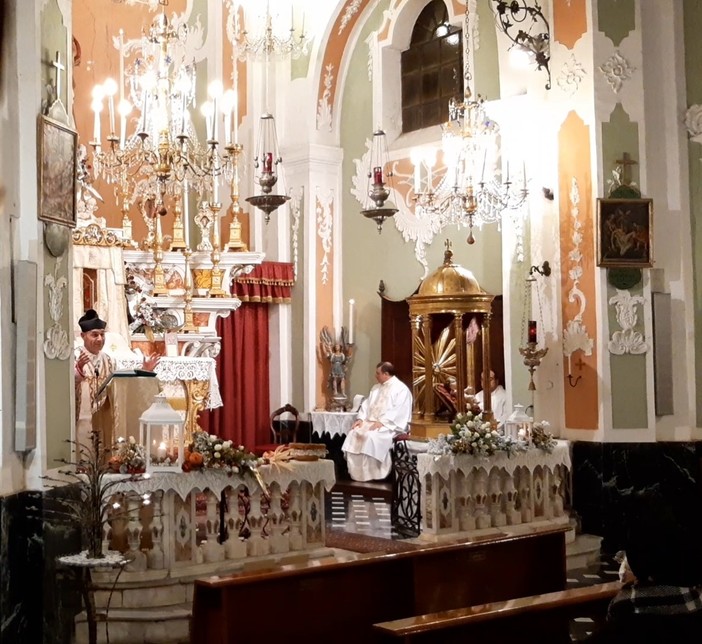 Aurigo: raccolta di beni alimentari e di prima necessità durante la Messa di Natale (Foto)