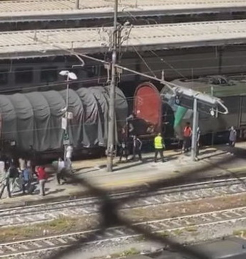 Ventimiglia: migranti scendono da un treno merci, Di Muro "Accade regolarmente, la città è stufa" Ventimiglia: migranti scendono da un treno merci, Di Muro "Accade regolarmente, la città è stufa"