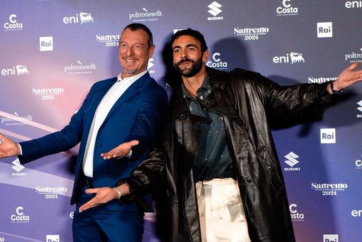 Amadeus e Marco Mengoni (foto Duilio Rizzo) Amadeus e Marco Mengoni (foto Duilio Rizzo)