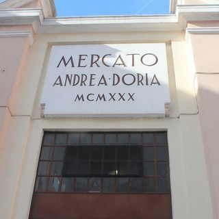 Imperia: il troppo caldo rallenta i lavori al mercato coperto di Oneglia. Prorogata l'ordinanza di divieto di sosta in via e piazza Doria