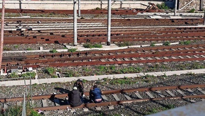 Ventimiglia: sei migranti si nascondono su un treno merci, scoperti questa mattina alla stazione ferroviaria