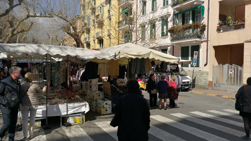Ventimiglia: furto di una borsa sul mercato, minorenni francesi inseguiti e fermati dalla Polizia Municipale