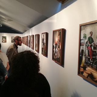 Oltre 300 visitatori alla mostra “Portraits from Slices of Life” di Ottavia Castellina (Foto) Oltre 300 visitatori alla mostra “Portraits from Slices of Life” di Ottavia Castellina (Foto)