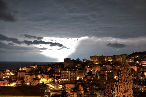 Sanremo: causa forte maltempo, domani chiuse scuole, impianti sportivi, cimiteri, Porto Vecchio e luna park