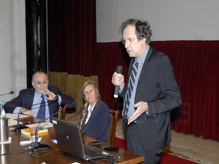 Grande partecipazione di insegnanti e studenti del 'Cassini' ieri ai 'Martedì Letterari' con il Prof. Maurizio Ferraris