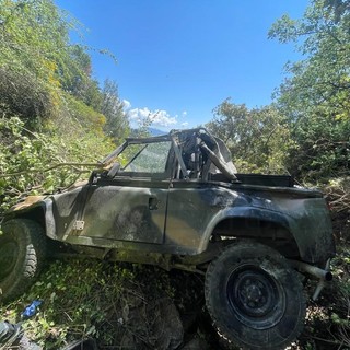 Ventimiglia: auto vola per 30 metri nel burrone, salgono a tre i morti. Uno è un finanziere di Cuneo Ventimiglia: auto vola per 30 metri nel burrone, salgono a tre i morti. Uno è un finanziere di Cuneo