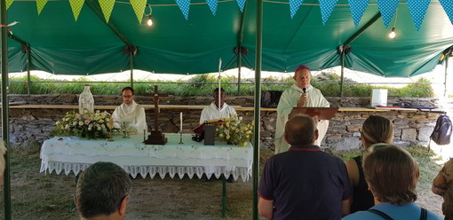Triora: il Vescovo Suetta dona il Calice che fu di Don Antonio Lanteri alla comunità di Borniga (Foto)