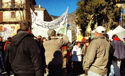 Tenda: centinaia di manifestanti ieri hanno bloccato la Statale 20 per dire no ai tagli sulla Cuneo-Ventimiglia