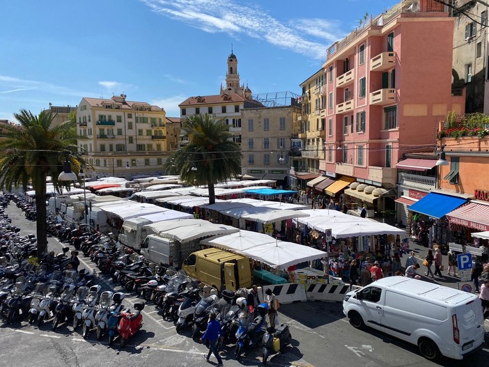 Sanremo: martedì prossimo il primo mercato 'diviso', da lunedì divieto di sosta in piazza Eroi