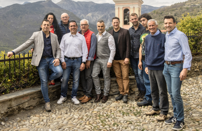 Il candidato sindaco Massimo Di Fazio, il primo a sinistra, insieme ai candidati consiglieri del gruppo Triora Viva Il candidato sindaco Massimo Di Fazio, il primo a sinistra, insieme ai candidati consiglieri del gruppo Triora Viva
