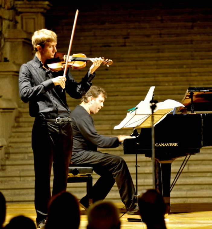 Cervo: stasera all'Oratorio Santa Caterina il concerto di Marco Norzi e Roberto Issoglio Cervo: stasera all'Oratorio Santa Caterina il concerto di Marco Norzi e Roberto Issoglio