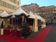 Il mercatino di Natale dell'anno scorso in piazza Borea D'Olmo