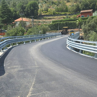 Isolabona, conclusi i lavori sul Ponte del Gao: nuova pavimentazione e guardrail più sicuri