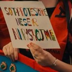 La comunità albanese di Sanremo in piazza a Genova: «L'Albania non è in vendita», continua la mobilitazione La comunità albanese di Sanremo in piazza a Genova: «L'Albania non è in vendita», continua la mobilitazione