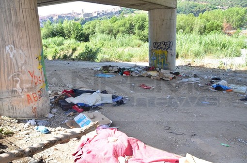 Ventimiglia: pulizia straordinaria di alcune zone cittadine frequentate dai migranti