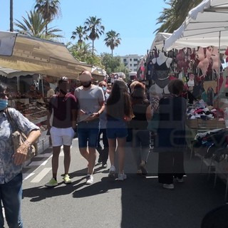 Coronavirus: dopo settimane di 'disobbedienza' nella nostra provincia si vedono molte più mascherine nei luoghi affollati